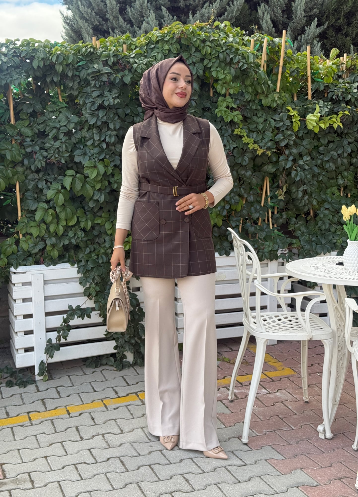 Nihan kuşakli ekose yelek